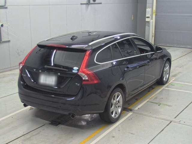 VOLVO V60 2015
