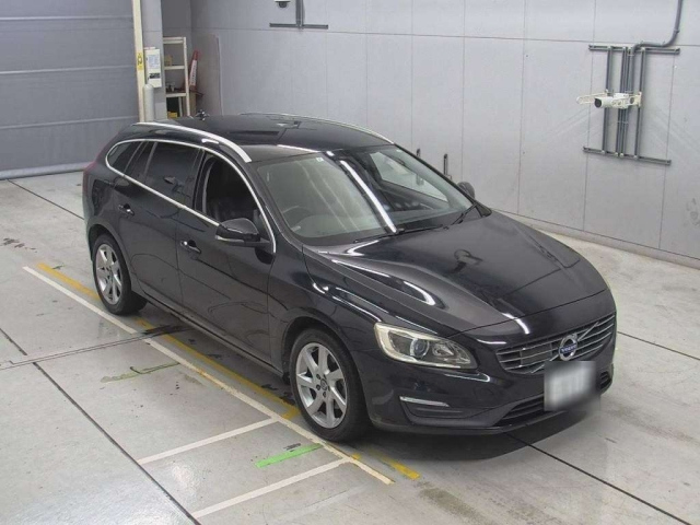 VOLVO V60 2015