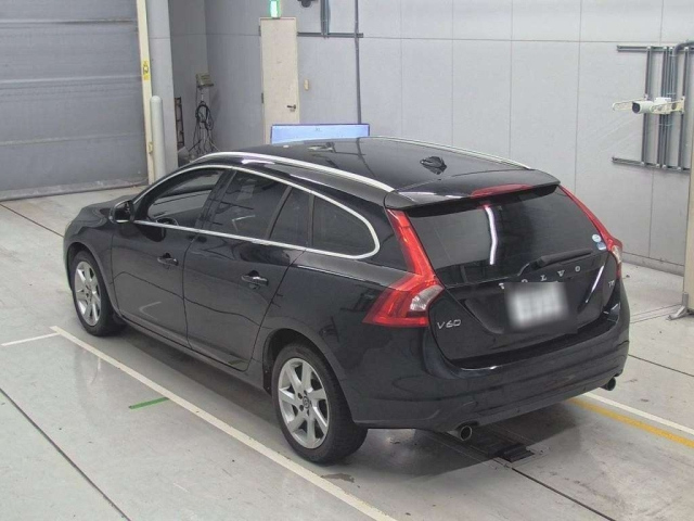 VOLVO V60 2015