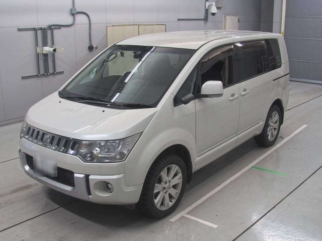MITSUBISHI DELICA D5 2013