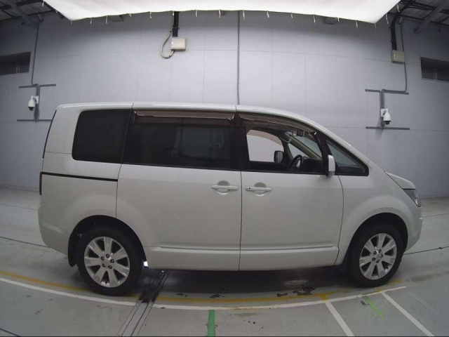 MITSUBISHI DELICA D5 2013