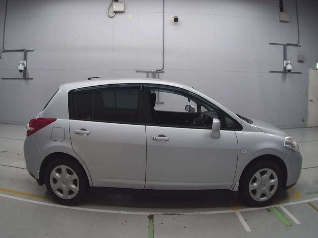 NISSAN TIIDA 2009