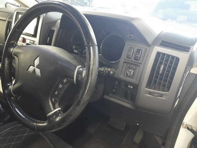 MITSUBISHI DELICA D5 2013