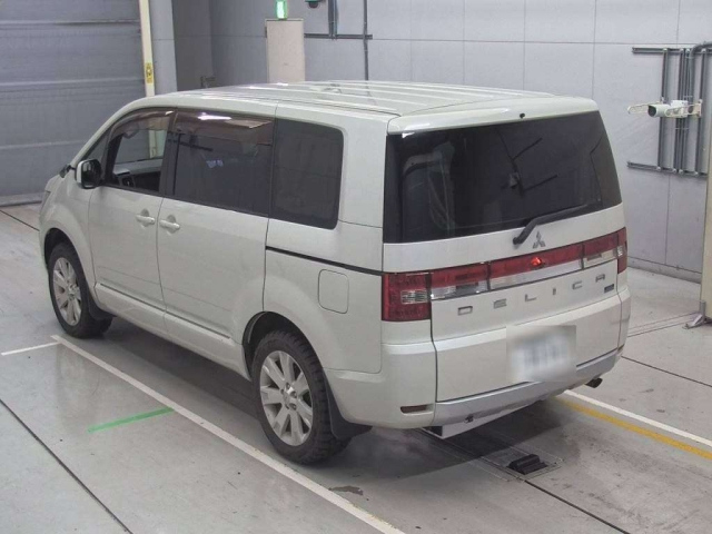 MITSUBISHI DELICA D5 2013