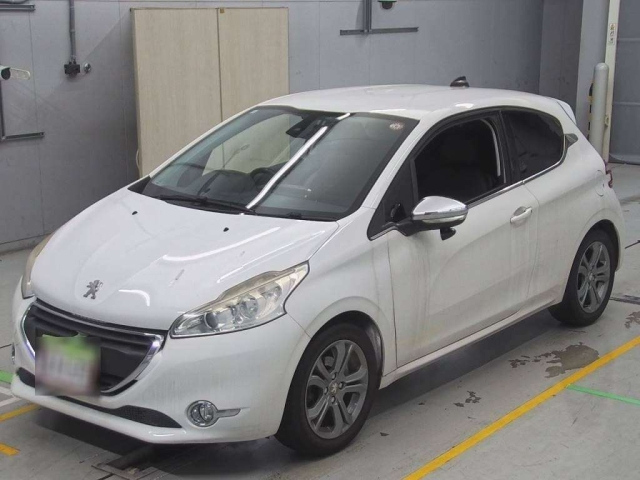 PEUGEOT 208 2014