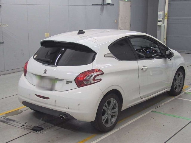 PEUGEOT 208 2014