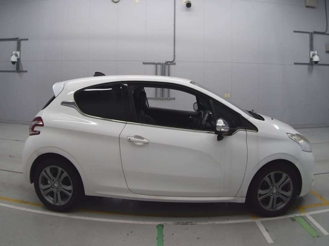 PEUGEOT 208 2014