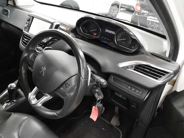PEUGEOT 208 2014