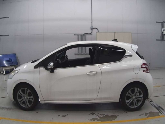PEUGEOT 208 2014