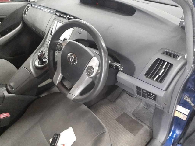 TOYOTA PRIUS 2010
