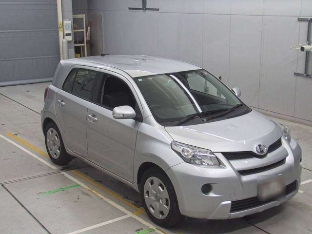 TOYOTA IST 2010