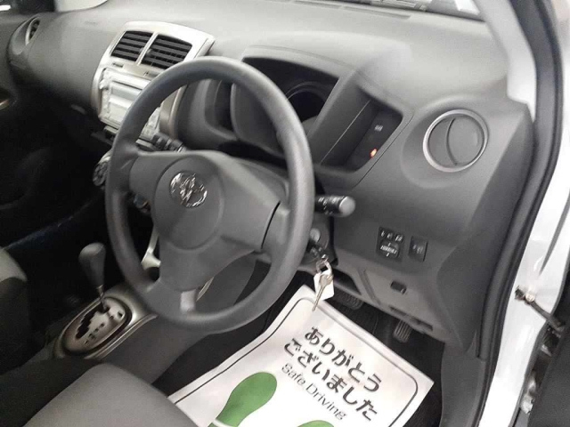 TOYOTA IST 2010