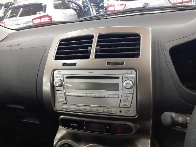 TOYOTA IST 2010