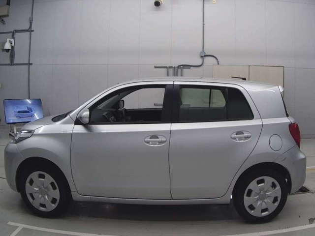 TOYOTA IST 2010