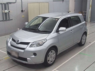 TOYOTA IST 2010