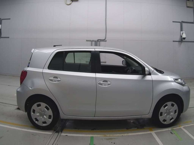 TOYOTA IST 2010