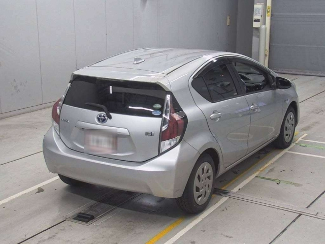 TOYOTA AQUA 2017