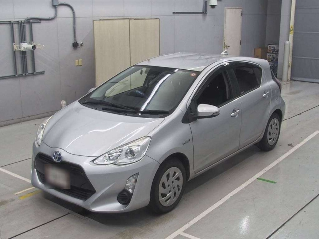 TOYOTA AQUA 2017