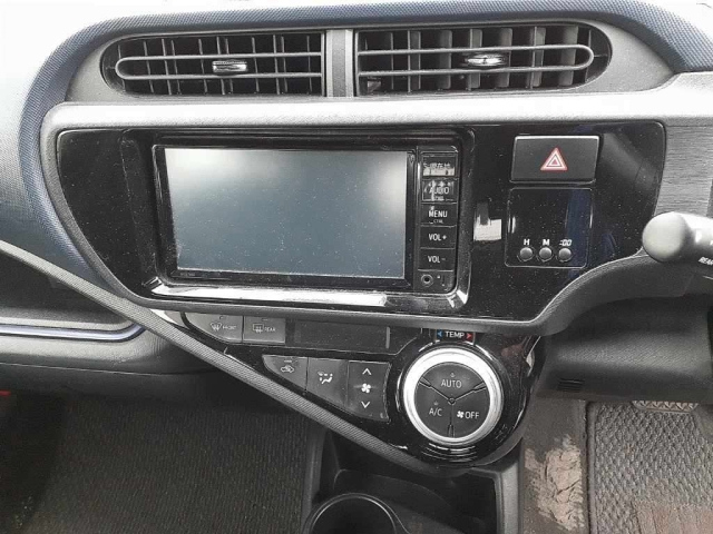 TOYOTA AQUA 2017
