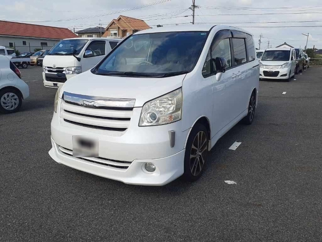 TOYOTA NOAH 2009