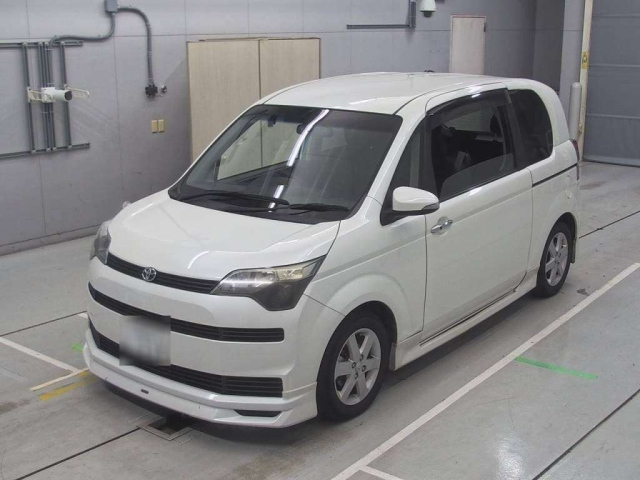 TOYOTA SPADE 2013