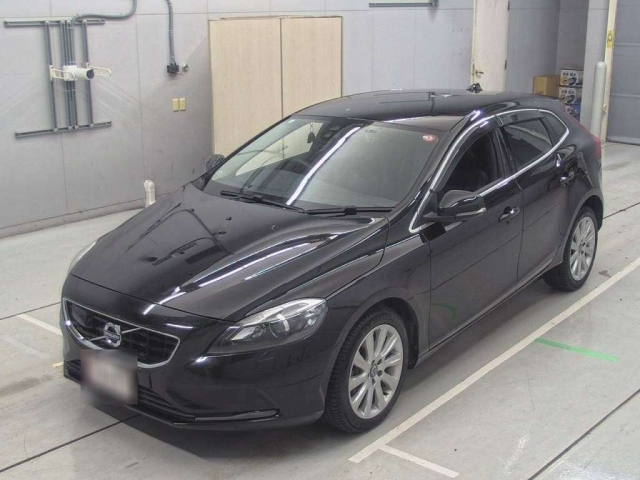 VOLVO V40 2016