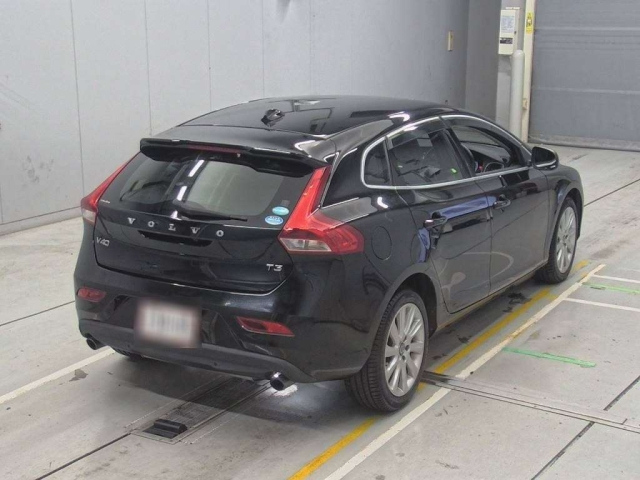 VOLVO V40 2016