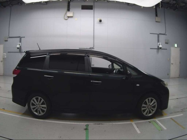 TOYOTA WISH 2012