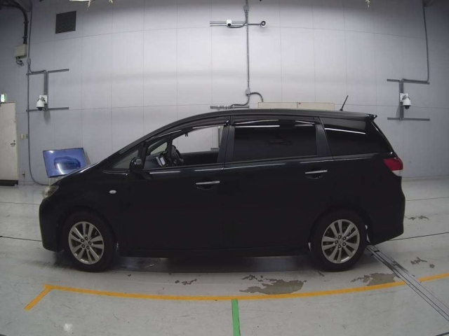 TOYOTA WISH 2012