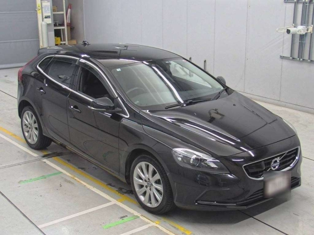 VOLVO V40 2016