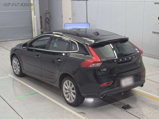 VOLVO V40 2016