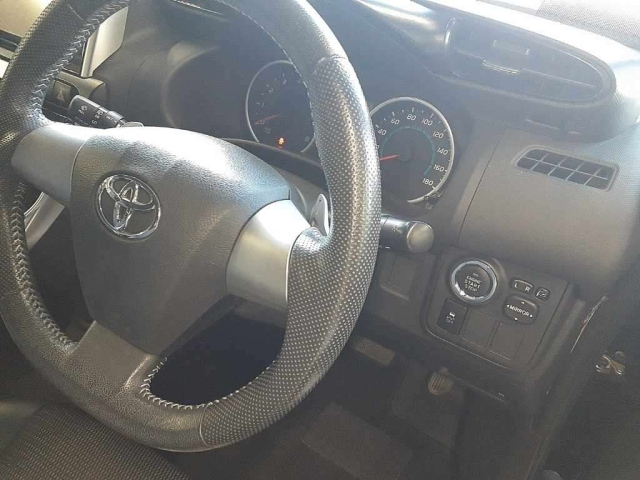 TOYOTA WISH 2012