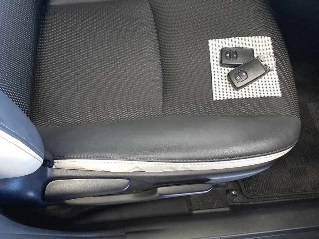 TOYOTA WISH 2012