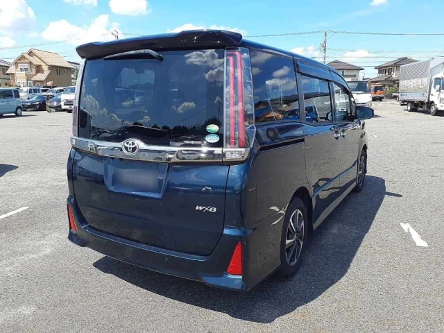 TOYOTA NOAH 2019