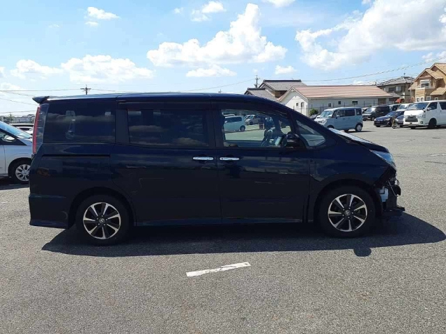 TOYOTA NOAH 2019
