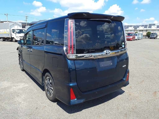 TOYOTA NOAH 2019