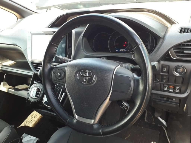 TOYOTA NOAH 2019