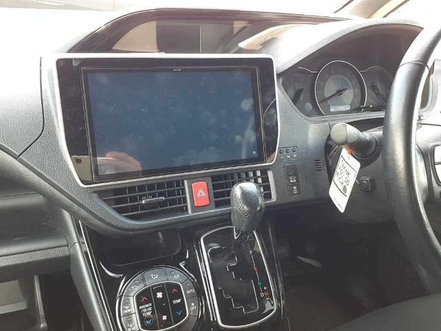 TOYOTA NOAH 2019