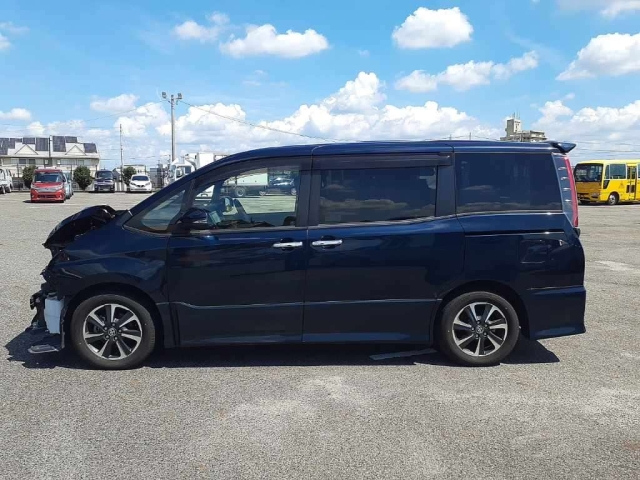 TOYOTA NOAH 2019