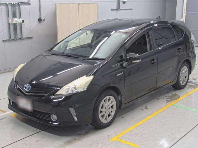 TOYOTA PRIUS ALPHA 2011