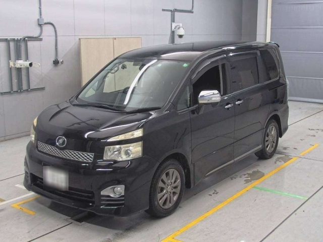 TOYOTA VOXY 2011