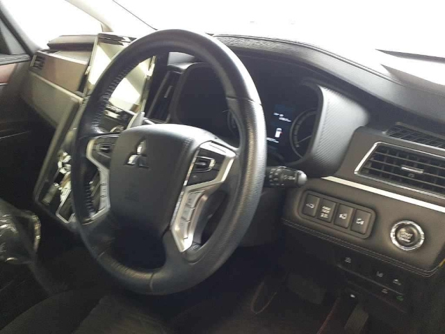 MITSUBISHI DELICA D5 2019