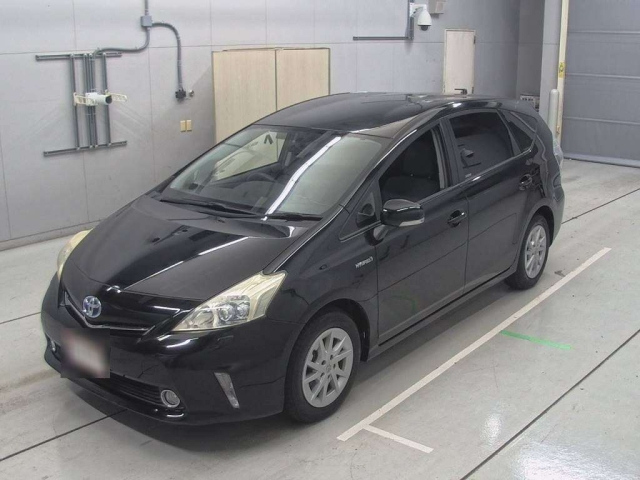 TOYOTA PRIUS ALPHA 2013