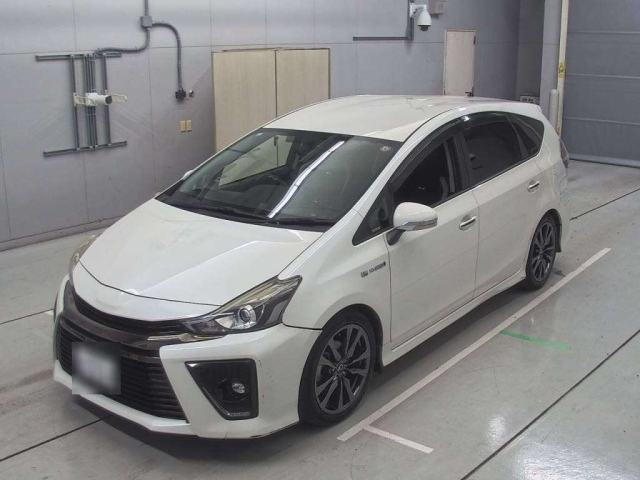 TOYOTA PRIUS ALPHA 2016
