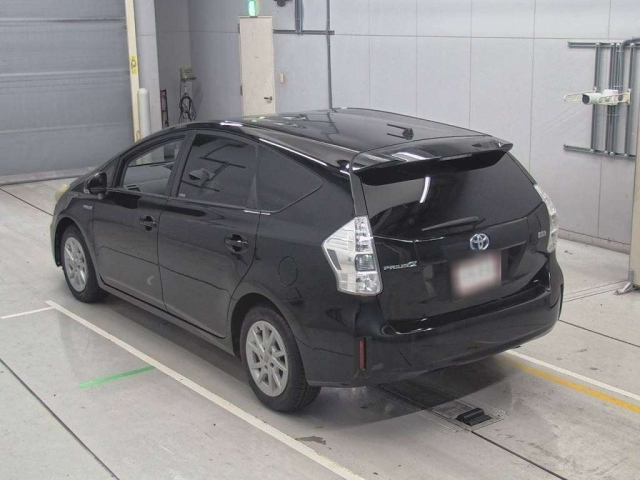TOYOTA PRIUS ALPHA 2013