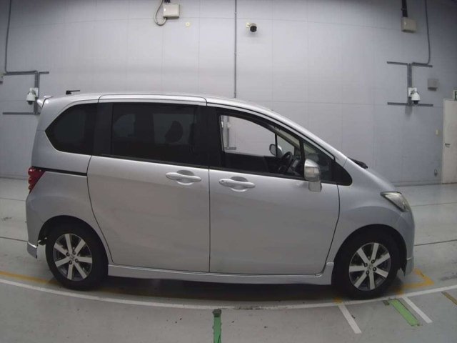 HONDA FREED 2009