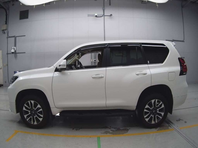 TOYOTA LAND CRUISER PRADO 2023