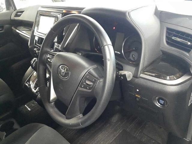 TOYOTA VELLFIRE 2015