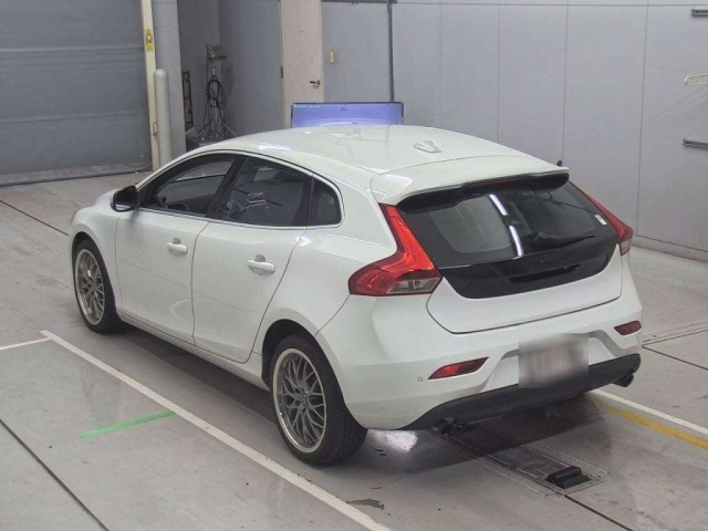 VOLVO V40 2015
