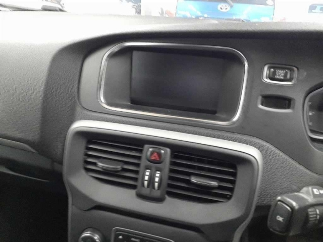 VOLVO V40 2015